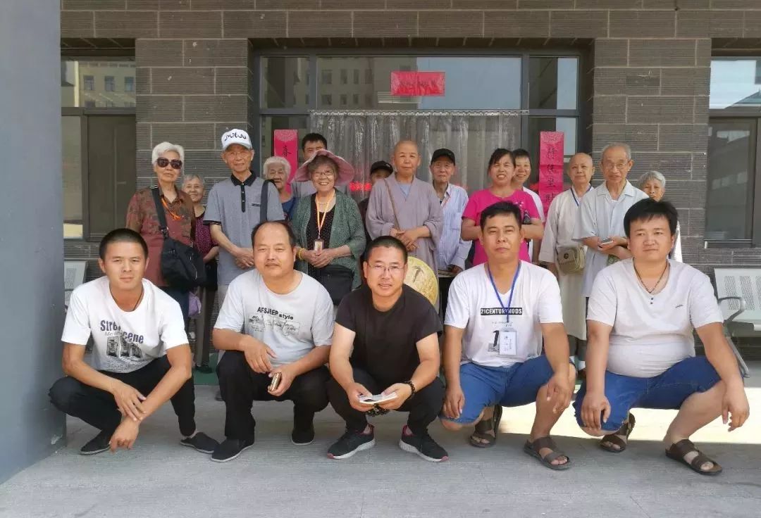 开出租的志愿者们成立了“渤海双缘爱心车队”